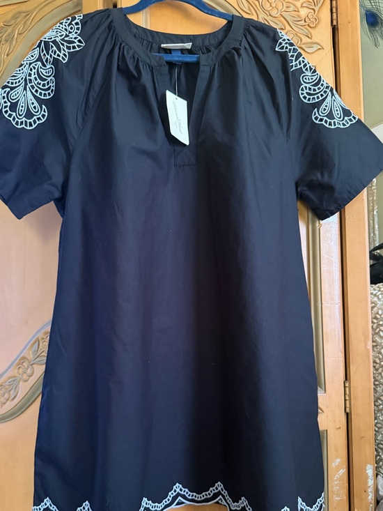 Universal Thread Dresses & Skirts - Universal Thread black Short-Sleeve Tunic with White Embroidery